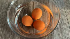 Vejce nikdy po uvaření nevkládejte do studené vody.